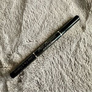 Starlooks Pro Luxe Longwear‎ Eye Liner Pen Black New Sealed